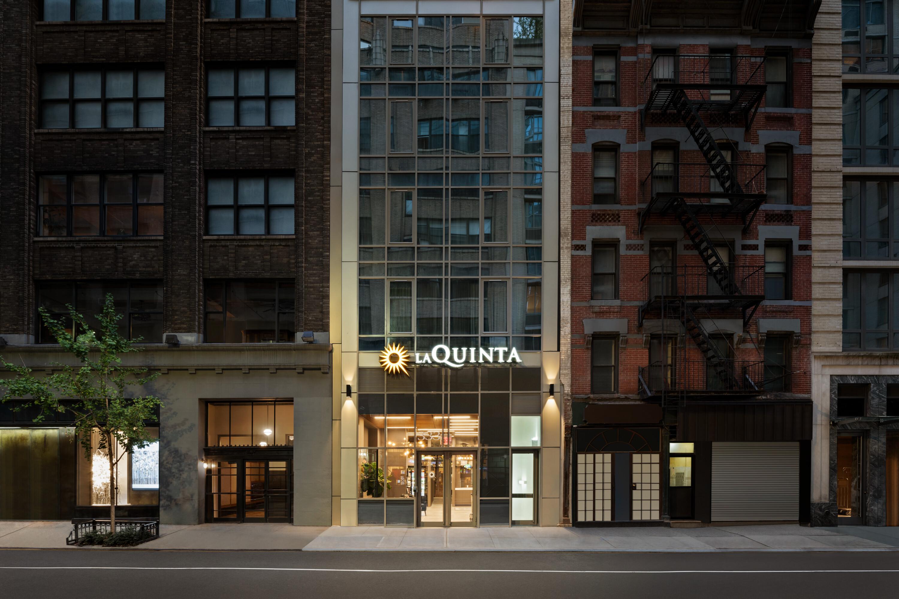 La Quinta By Wyndham Time Square South Hotel Ню Йорк Екстериор снимка
