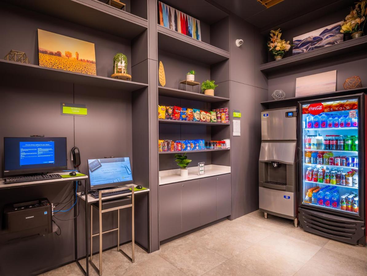 La Quinta By Wyndham Time Square South Hotel Ню Йорк Екстериор снимка